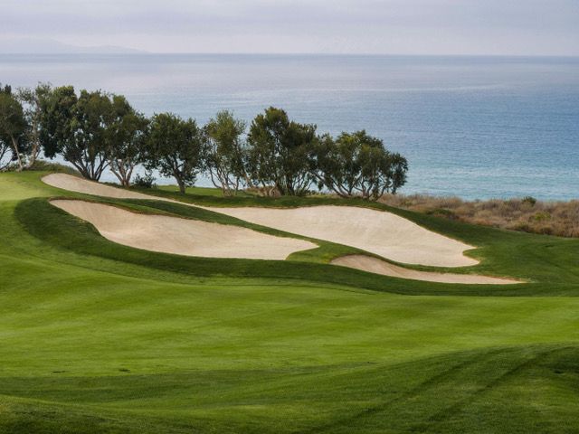 Campo de golf junto al mar Cantábrico